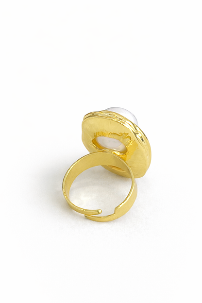 Gold adjustable ring of Baroque pearls