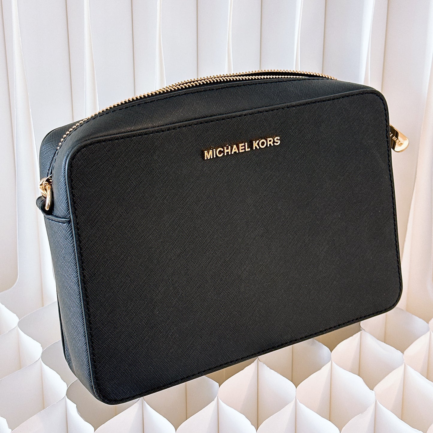 Michael Kors Jet Set Large EW Leather Crossbody Bag Black Solid/Gold