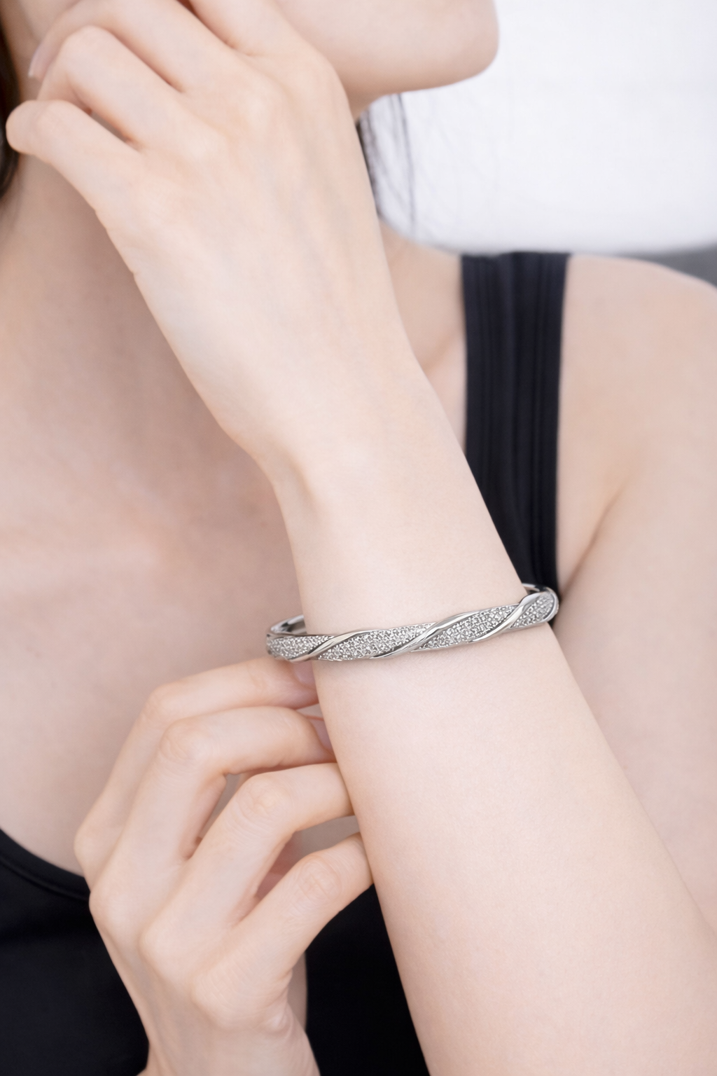 Twisted diamond bracelet