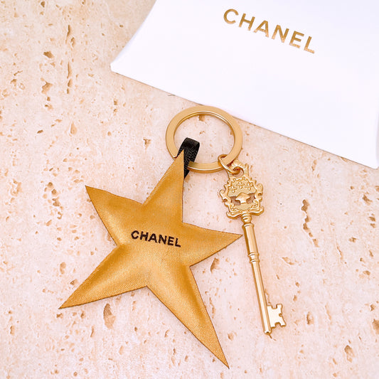 Chanel Beaute Star key ring charm