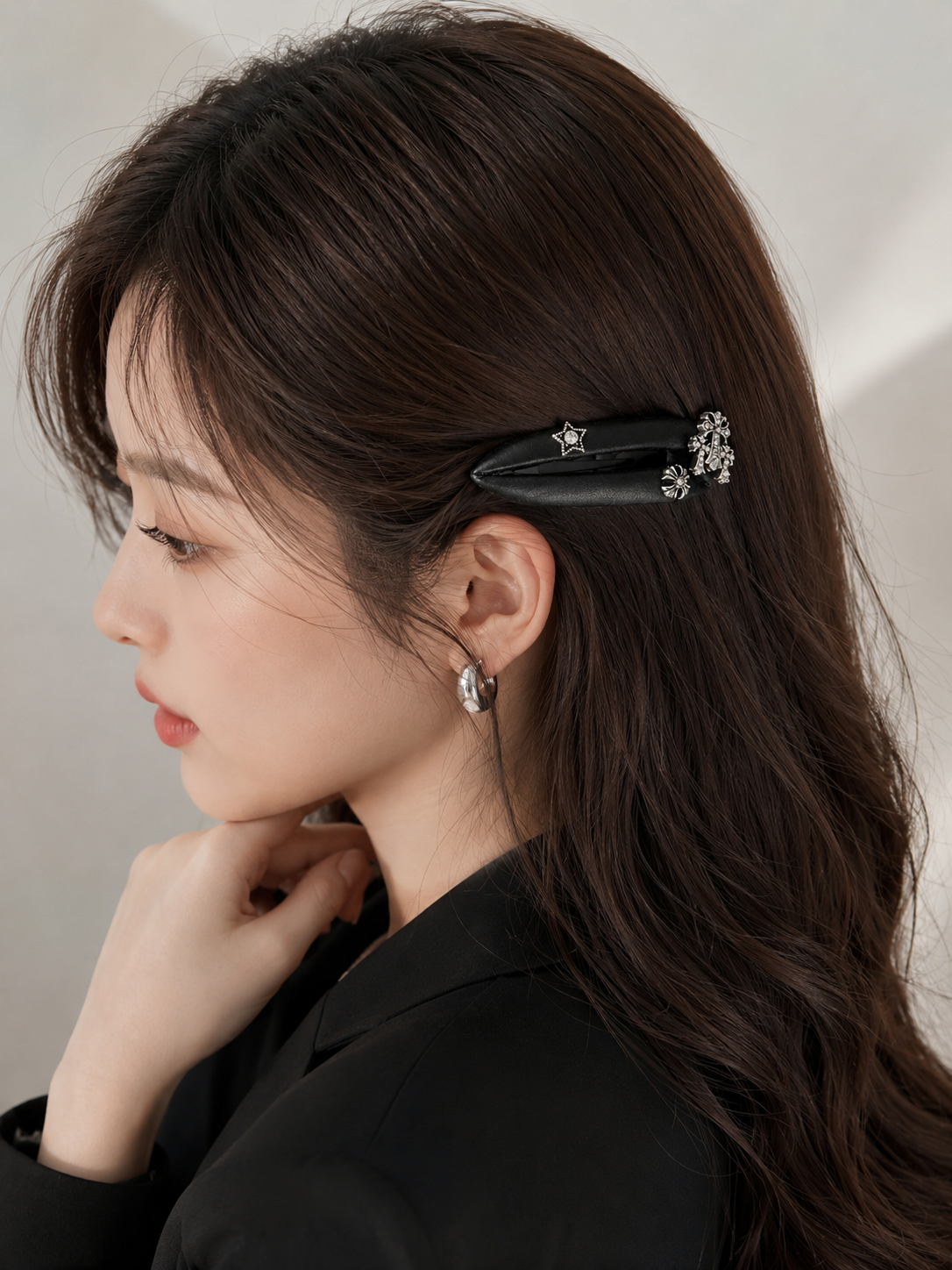 Hair clip with light luxury retro texture