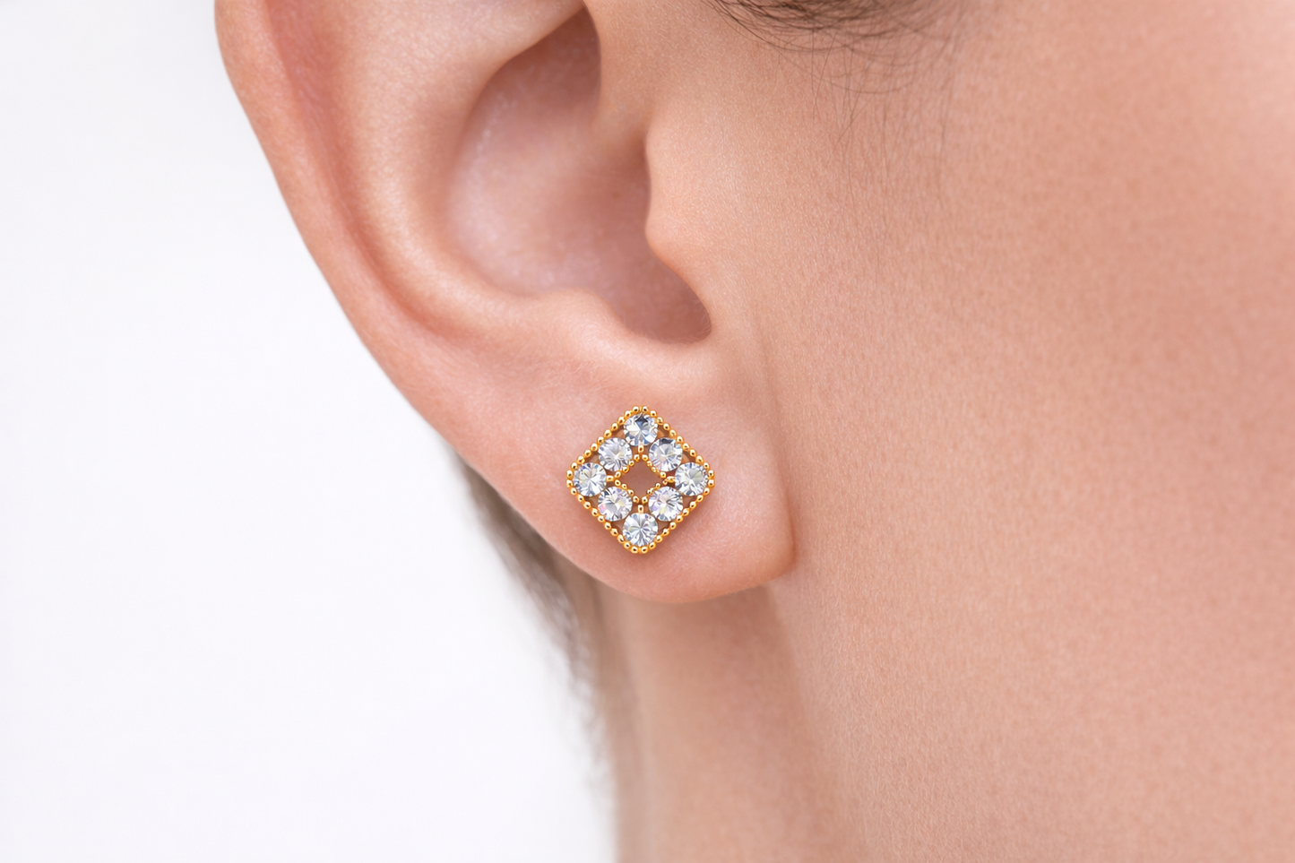 Kite-shaped diamond stud earrings