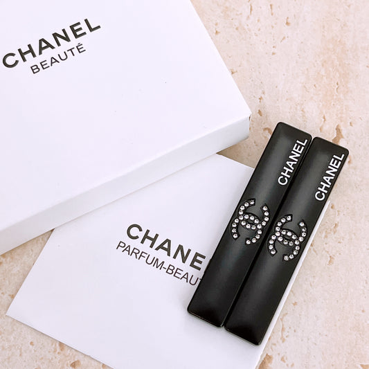 Chanel diamond-encrusted duckbill clips 2 Black