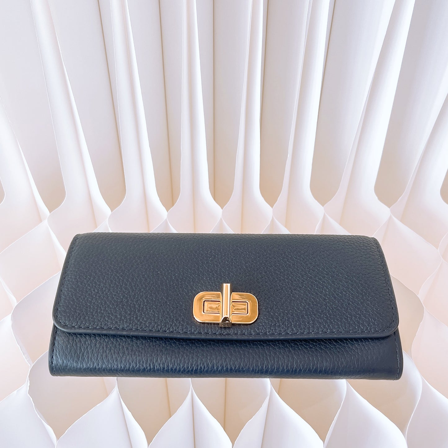 Michael Kors Sullivan Carryall Large Navy Pebbled Leather Turn Lock Wallet