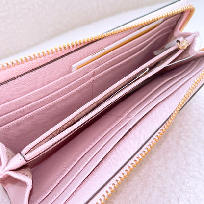 Michael Kors Jet Set Travel Large Saffiano Leather Quarter-Zip Wallet